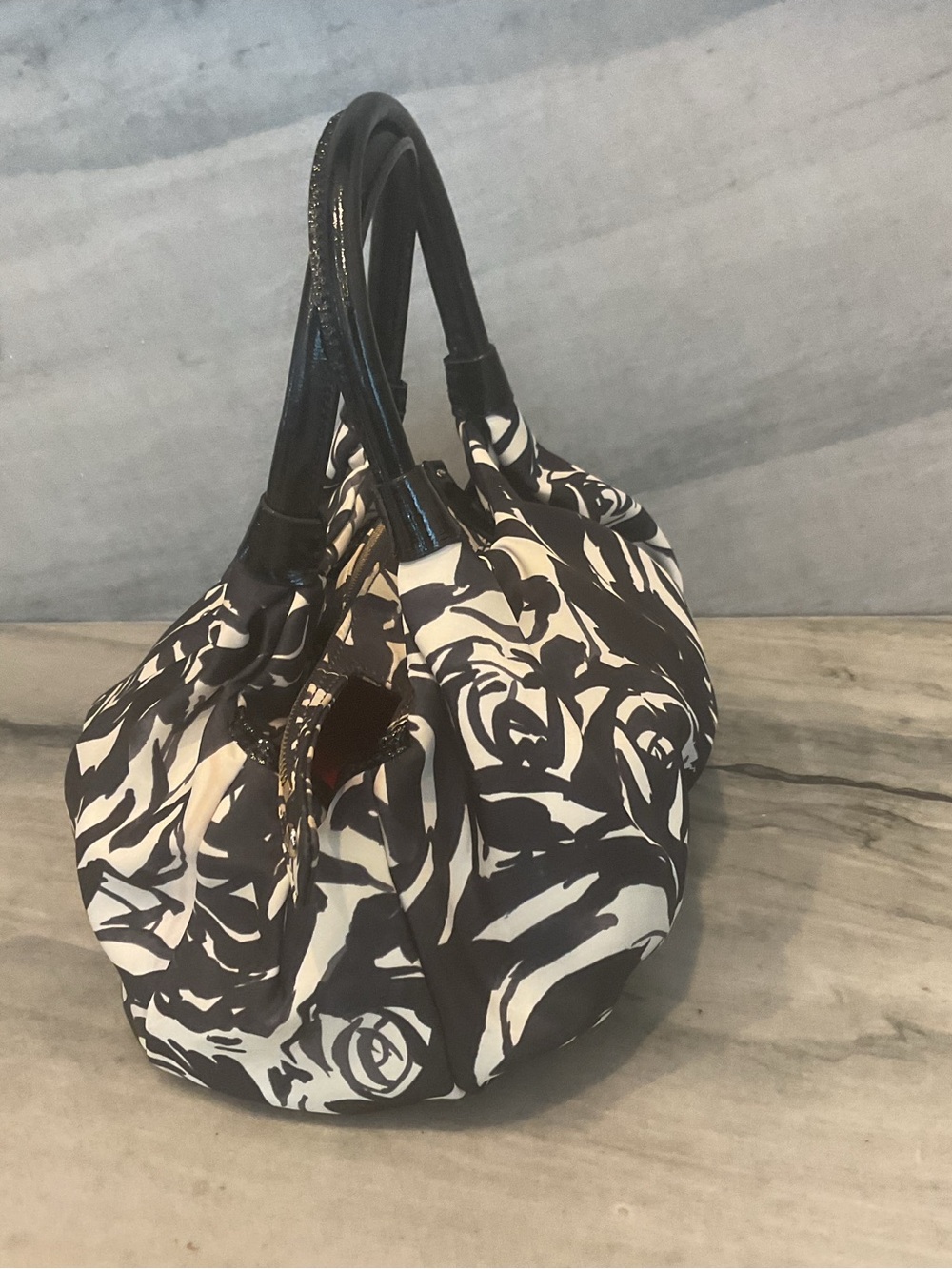 kate spade Black & White Rose-Print Satchel - Picture 6 of 11